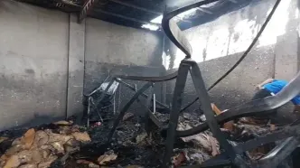 آتش‌سوزی گسترده در کارگاه تولید ساعت در جاده خاوران / سوله ۲۰۰ متری شعله‌ور شد