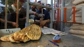 سرقت عجیب نان توسط یک زن