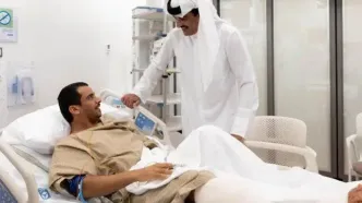 امیر قطر از با مجروحان حمله اسرائیل دیدار کرد