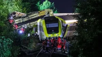 مرگ ۱۵ نفر در پی خارج شدن قطار از ریل