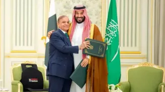 عربستان و پاکستان پیمان دفاعی امضا کردند / آمریکا از لیست شرکای امنیتی‌ عربستان خط می‌خورد؟