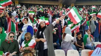 فردوسی‌پور: چطور در مراسم مذهبی خانم و آقا کنار هم در ورزشگاه می نشینند اما برای فوتبال نمی شود؟!/ ویدئو