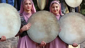 تصاویر؛ دف نوازی پرشور زنان و مردان در بجنورد