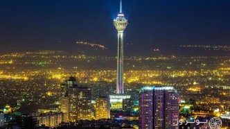 قاب دیدنی از ماه گرفتگی در کنار برج میلاد تهران