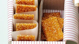 عصرونه امروز: طرز تهیه سوهان کنجدی خانگی؛ یک شیرینی ساده و خوشمزه!