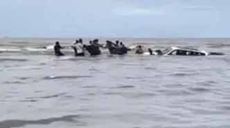 ببینید؛ نجات معجزه‌آسای سرنشینان شاسی‌بلند از غرق شدن در دریای عرب