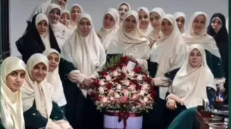 پوشش متفاوت کارکنان یک مدرسه دخترانه خبرساز شد