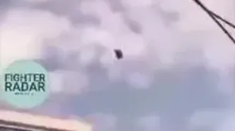 نحوه فرار مقامات نپال؛ با آویزون شدن از هلی‌کوپتر!