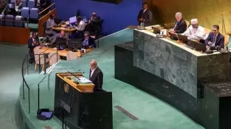 واکنش تند کیهان: حاضرند نشیمنگاه ترامپ را نیز ببوسند!