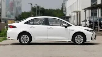 قیمت محصولات سایپا امروز جمعه ۳۰ آبان ۱۴۰۴؛ تفاوت قیمت تویوتا کرولا در نمایندگی و بازار چقدر است؟