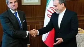 لحظه امضای توافق نامه همکاری آژانس بین المللی انرژی اتمی و ایران + فیلم