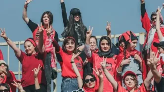 ویدیو| جیمی جامپ های دختر در بازی تراکتور - آلومینیوم