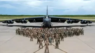 تعداد خدمه بمب‌افکن B-52 چقدر است؟