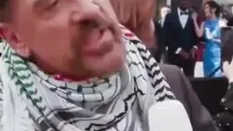 خاویر باردم با چفیه به مراسم «جوایز امی» رفت