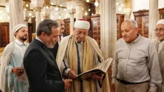 بازدید عراقچی همراه با همتای تونسی  از مسجد جامع الزیتونه و دیدار با مفتی کل تونس + عکس