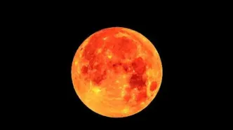 عکس/ لحظۀ آغاز ماه‌گرفتگی در قم