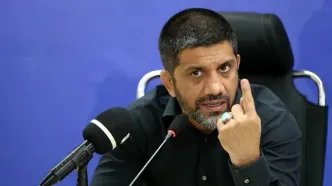 دبیر و رفقا در میدان انقلاب بیلبورد گرفتند