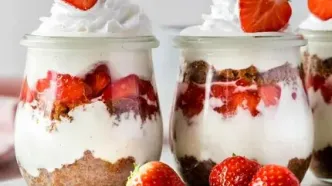 عصرونه امروز: طرز تهیه دسر پنیر و توت فرنگی لذیذ!