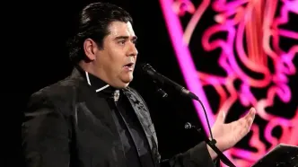 سالار عقیلی در فضای باز برج میلاد می خواند