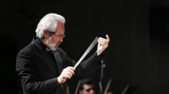 عبدالحسین مختاباد با ارکستر موسیقی ملی ایران خواند