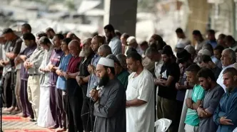 اولین نمازجمعه غزه پس‌از آتش‌بس در میان ویرانی‌ها + عکس