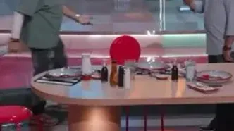 آوازخوانی مهران غفوریان برای دخترش + فیلم