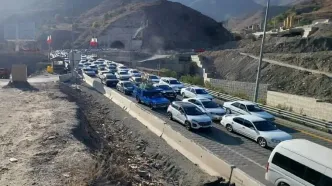 جاده چالوس از شدت ترافیک قفل شد