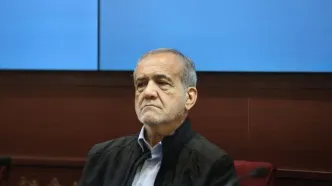 ویدیو| دوچرخه سواری پزشکیان در اصفهان