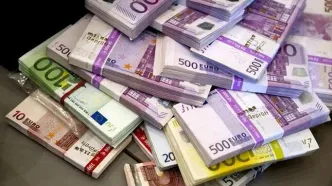 قیمت دلار دولتی امروز یکشنبه ۴ آبان ۱۴۰۴ + تغییر نرخ ارز مسافرتی