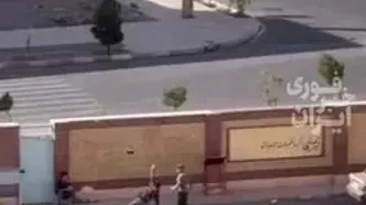 فیلم تکان‌دهنده‌ از کتک‌زدن عجیب یک دانش‌آموز توسط معلم خشن در پرند