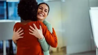 یک بغل ساده، استرس و سرماخوردگی را از شما دور می‌کند!