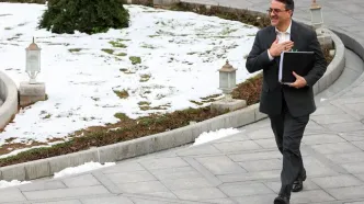 خبر مهم رئیس سازمان اداری و استخدامی برای کارمندان/ صبحانه خوردن در ادارات ممنوع شد