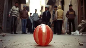 دیروزها مارادونا با دمپایی در کوچه‌های ایران مشاهده می‌شد