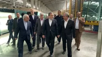 عراقچی از کارخانه شیشه آذر بازدید کرد