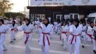 اجرای ایروکامبت و کاتای تیمی کاراته کاهای کیش در هفته تربیت بدنی