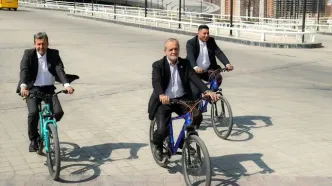 عکس؛ دوچرخه‌سواری پزشکیان در اصفهان