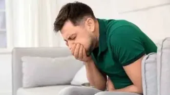 خوراندن هر ماده‌ای به فرد دچار مسمومیت خطرناک است