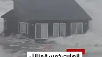 ببینید؛ فروریختن خانه‌های ساحلی کارولینای شمالی بر اثر طوفان