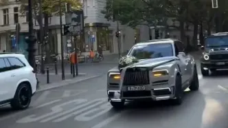 کاروان باشکوه خودروهای لوکس در یک عروسی