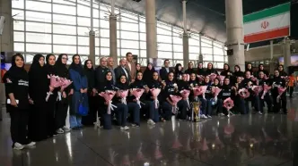 تیم ملی والیبال زنان با استقبال رئیس فدراسیون وارد تهران شد