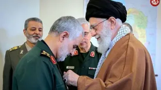 «سردار سلیمانی» و «رهبر انقلاب» در بازدید از موزۀ جنگ کرمان؛ 20 سال قبل