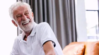 چگونه بدون دکتر بفهمیم روند پیری ما سالم است؟ ۵ نشانه ساده اما حیاتی که باید چک کنید!