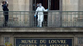 کارآگاهان می‌گویند سرقت از لوور کار خودشان است!