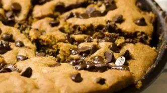 عصرونه امروز: طعم بهشتی کوکی و شکلات در یک دسر؛ طرز تهیه کوکی پای خانگی
