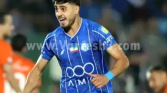 سلفی هوادار استقلال با سحرخیزان وسط زمین بازی!
