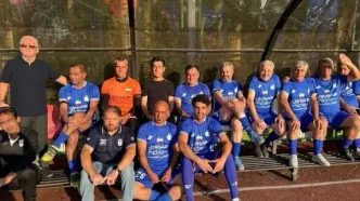 تاجرنیا، جام قهرمانی استقلال را بالای سر برد