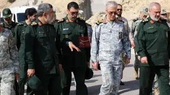 تصویری دیده نشده از بازدید فرماندهان شهید سپاه از مناطق موشکی