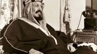 اولین پادشاه عربستان بدون کفش در یک جلسه رسمی