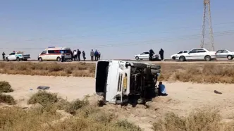 انحراف مینی‌بوس در جاده آبادان به ماهشهر ۲۴ مصدوم بر جا گذاشت