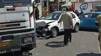 برخورد خاور با ۱۵ خودرو در بلوار سیمون بولیوار تهران